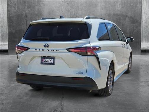 2021 Toyota Sienna XLE 8 Passenger