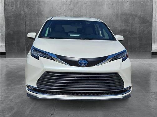 2021 Toyota Sienna XLE 8 Passenger