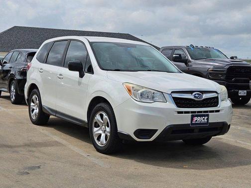 Crystal White Pearl 2016 Subaru Forester 2.5i