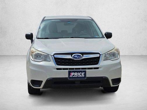 Crystal White Pearl 2016 Subaru Forester 2.5i
