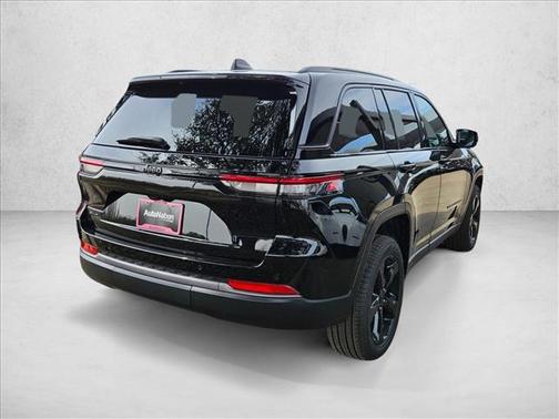 Diamond Black Crystal Pearlcoat 2026 Jeep Grand Cherokee Limited