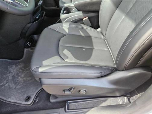 2025 Chrysler Pacifica L