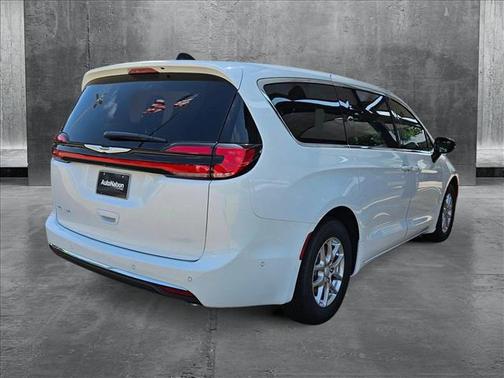 2025 Chrysler Pacifica L
