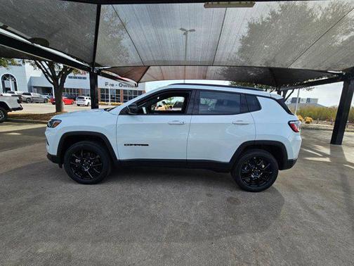 Bright White Clearcoat 2026 Jeep Compass Latitude