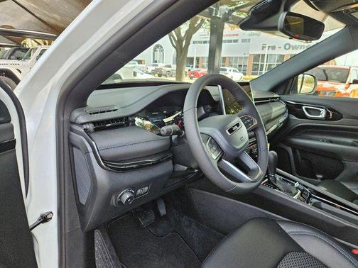 Bright White Clearcoat 2026 Jeep Compass Latitude