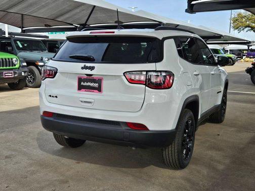 Bright White Clearcoat 2026 Jeep Compass Latitude