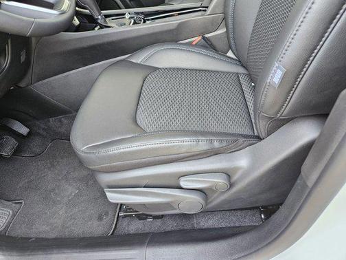 Bright White Clearcoat 2026 Jeep Compass Latitude