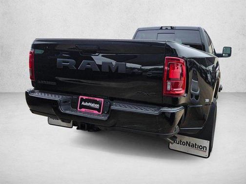 Diamond Black Crystal Pearlcoat 2026 RAM 3500 Laramie Crew Cab 4x4 8' Box
