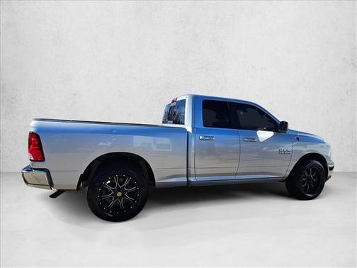 Bright Silver Metallic Clearcoat 2017 RAM 1500 SLT
