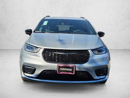 Silver Mist Clearcoat 2026 Chrysler Pacifica L