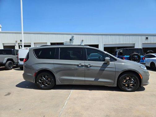 2021 Chrysler Pacifica Hybrid Touring L