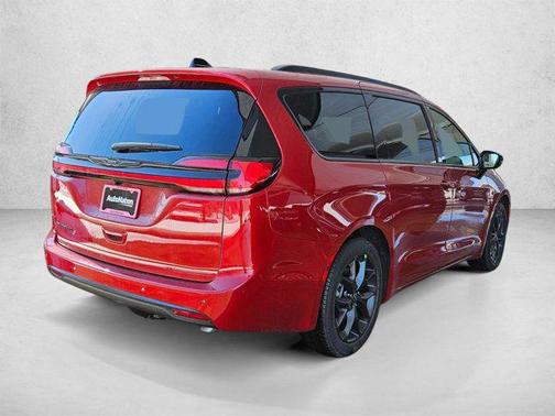 Red Hot Pearlcoat 2026 Chrysler Pacifica L