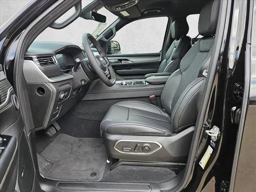 High Gloss Black 2026 Jeep Grand Wagoneer L Limited Altitude 4x4