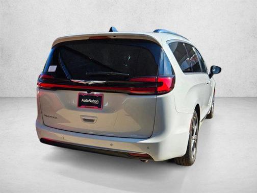 Bright White Clearcoat 2026 Chrysler Pacifica L