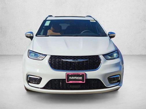 Bright White Clearcoat 2026 Chrysler Pacifica L