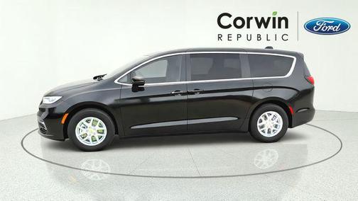 Brilliant Black Crystal Pearlcoat 2023 Chrysler Pacifica Touring L