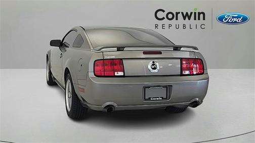 2005 Ford Mustang GT Premium
