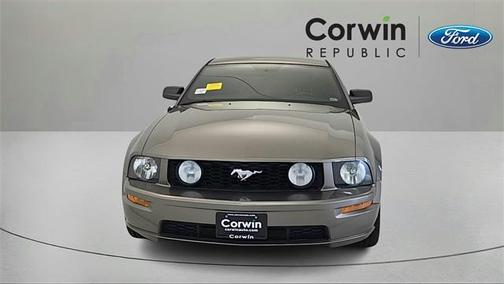 2005 Ford Mustang GT Premium