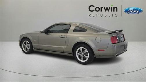 2005 Ford Mustang GT Premium
