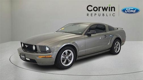2005 Ford Mustang GT Premium