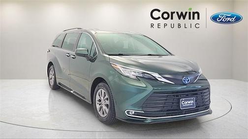 2023 Toyota Sienna XLE