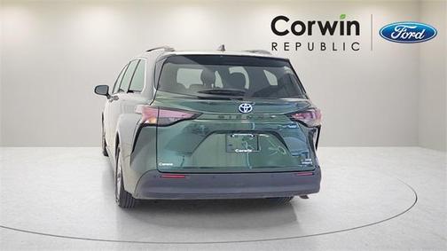 2023 Toyota Sienna XLE