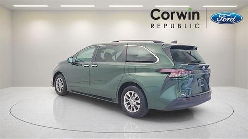 2023 Toyota Sienna XLE