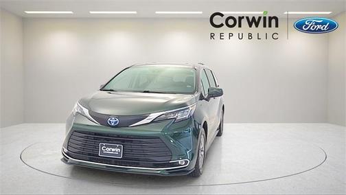 2023 Toyota Sienna XLE