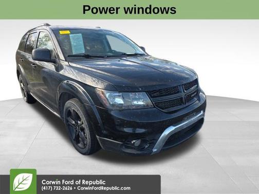 Pitch Black Clearcoat 2019 Dodge Journey Crossroad