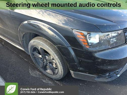 Pitch Black Clearcoat 2019 Dodge Journey Crossroad