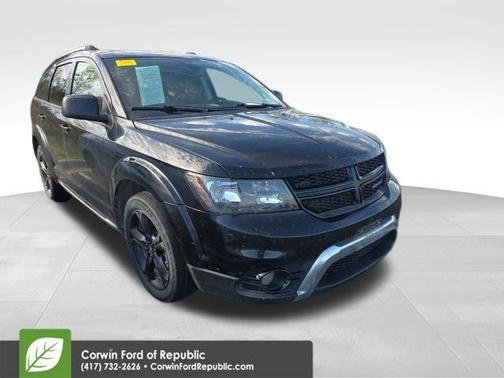Pitch Black Clearcoat 2019 Dodge Journey Crossroad