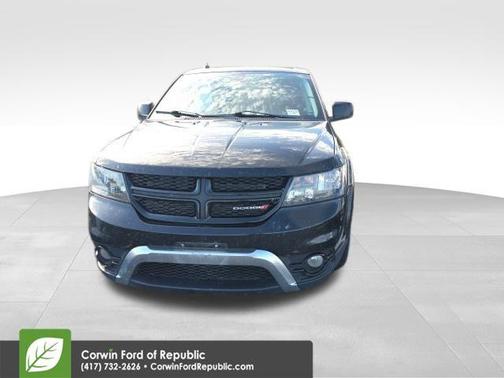 Pitch Black Clearcoat 2019 Dodge Journey Crossroad