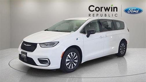2024 Chrysler Pacifica Hybrid Select