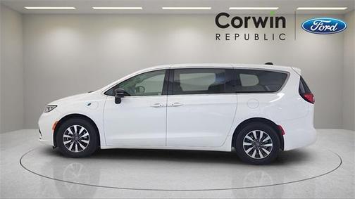 2024 Chrysler Pacifica Hybrid Select