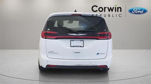 2024 Chrysler Pacifica Hybrid Select