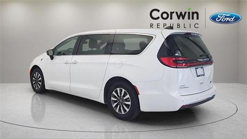 2024 Chrysler Pacifica Hybrid Select