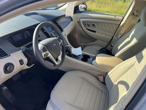 2018 Ford Taurus SE