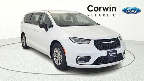 Bright White Clearcoat 2024 Chrysler Pacifica Touring L