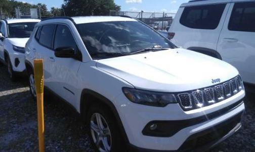 Bright White Clearcoat 2024 Jeep Compass Latitude