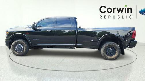 Diamond Black Crystal Pearlcoat 2025 RAM 3500 Limited Crew Cab 4x4 8' Box