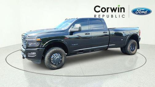Diamond Black Crystal Pearlcoat 2025 RAM 3500 Limited Crew Cab 4x4 8' Box