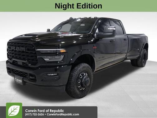 Diamond Black Crystal Pearlcoat 2025 RAM 3500 Limited Crew Cab 4x4 8' Box