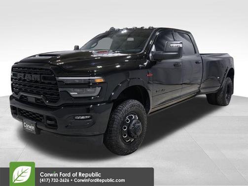 Diamond Black Crystal Pearlcoat 2025 RAM 3500 Limited Crew Cab 4x4 8' Box