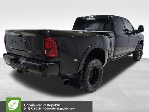 Diamond Black Crystal Pearlcoat 2025 RAM 3500 Limited Crew Cab 4x4 8' Box
