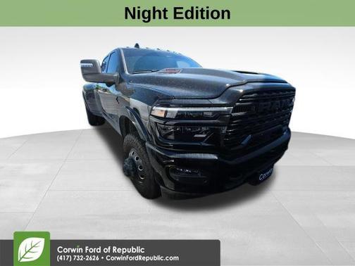 Diamond Black Crystal Pearlcoat 2025 RAM 3500 Limited Crew Cab 4x4 8' Box