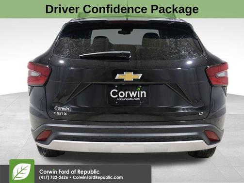 Mosaic Black Metallic 2024 Chevrolet Trax LT