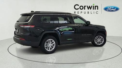 Diamond Black Crystal Pearlcoat 2023 Jeep Grand Cherokee L Laredo