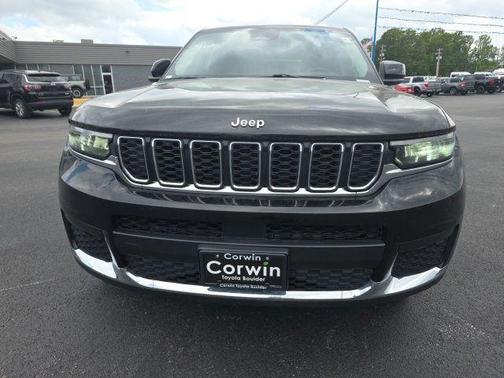 Diamond Black Crystal Pearlcoat 2023 Jeep Grand Cherokee L Laredo