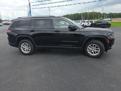 Diamond Black Crystal Pearlcoat 2023 Jeep Grand Cherokee L Laredo