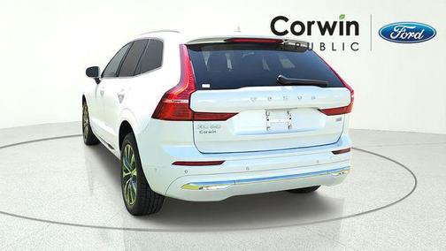 Crystal White Metallic 2023 Volvo XC60 B5 Plus Bright Theme